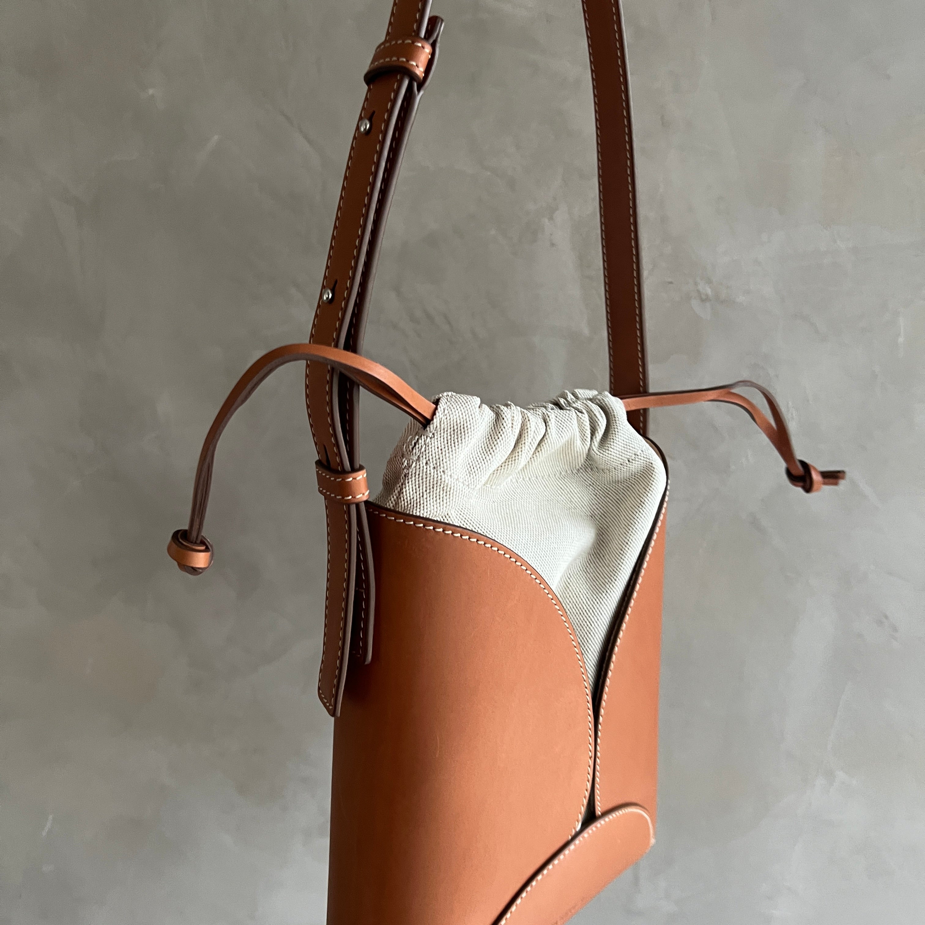 Jil Sander Ellipse Curve Crossbody, Black – CULTSTATUS