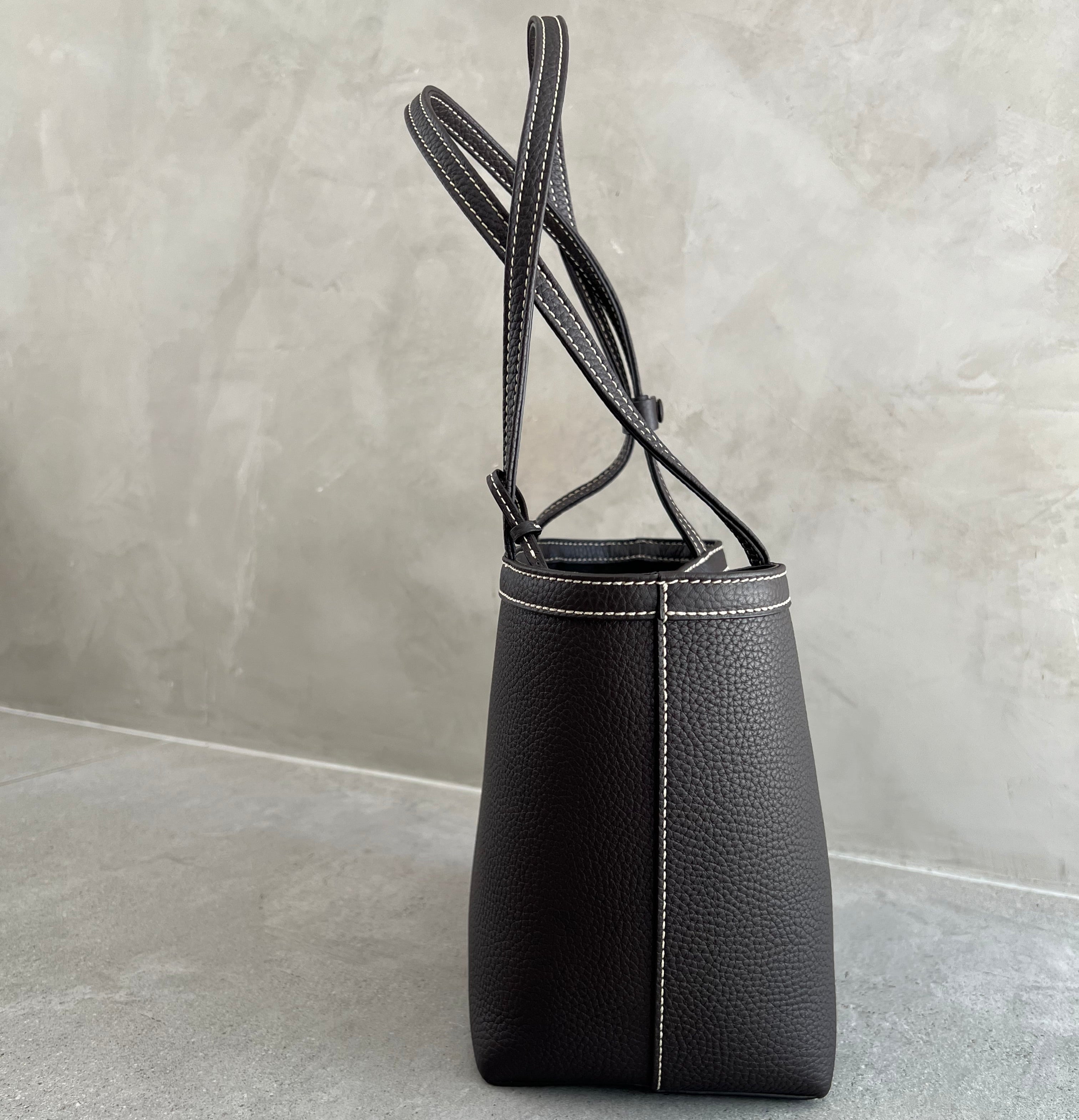 the row Medium Park Tote Stitch レザーバッグ黒 Medium Park Tote Stitch Bag Black – The Row