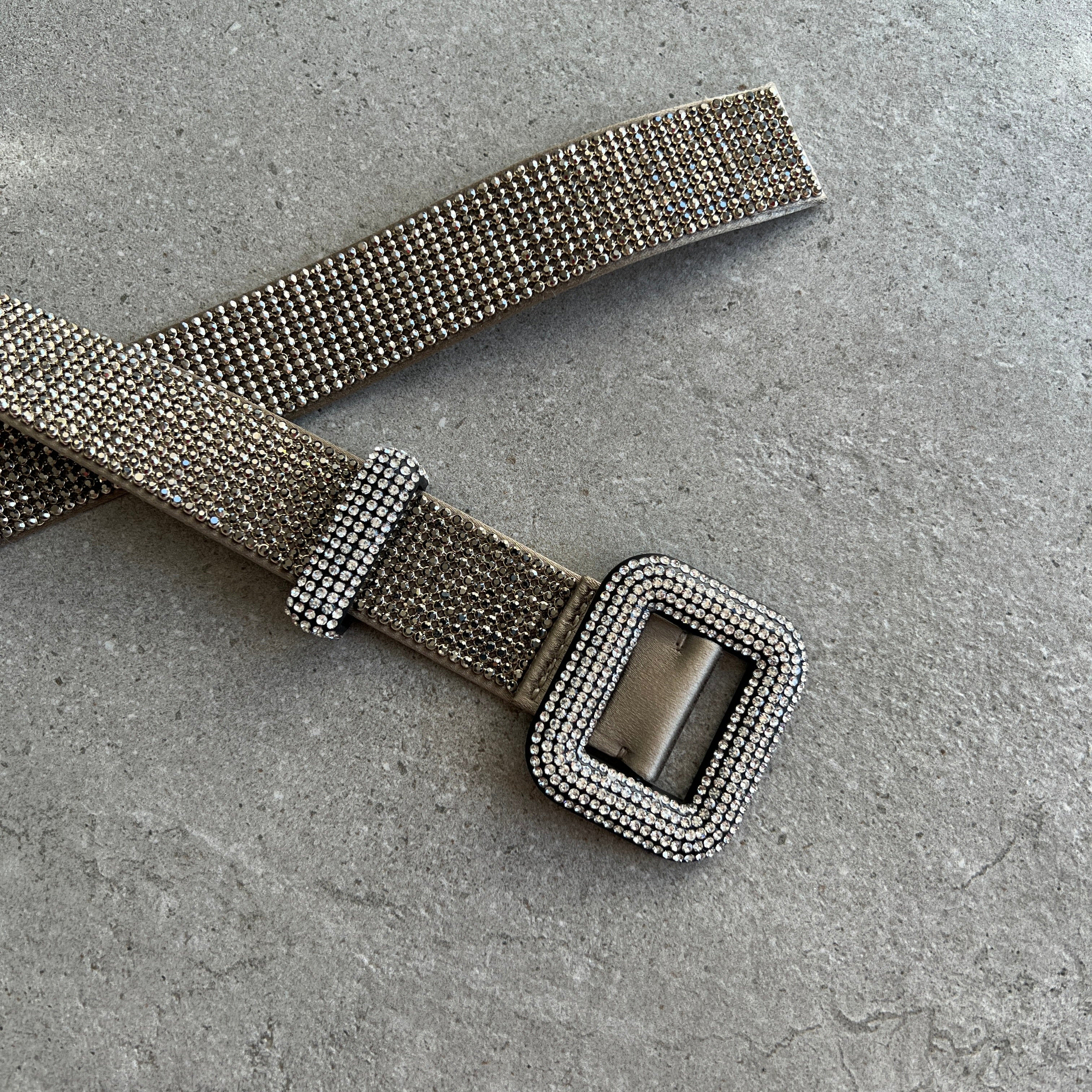 Benedetta Bruzziches Venus Belt, Kiss in the Dark – CULTSTATUS