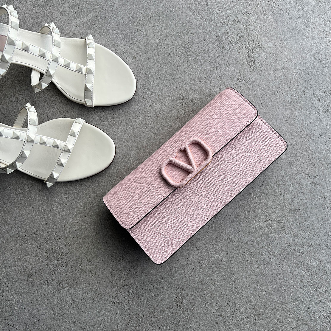 Valentino vlogo woc Clearance