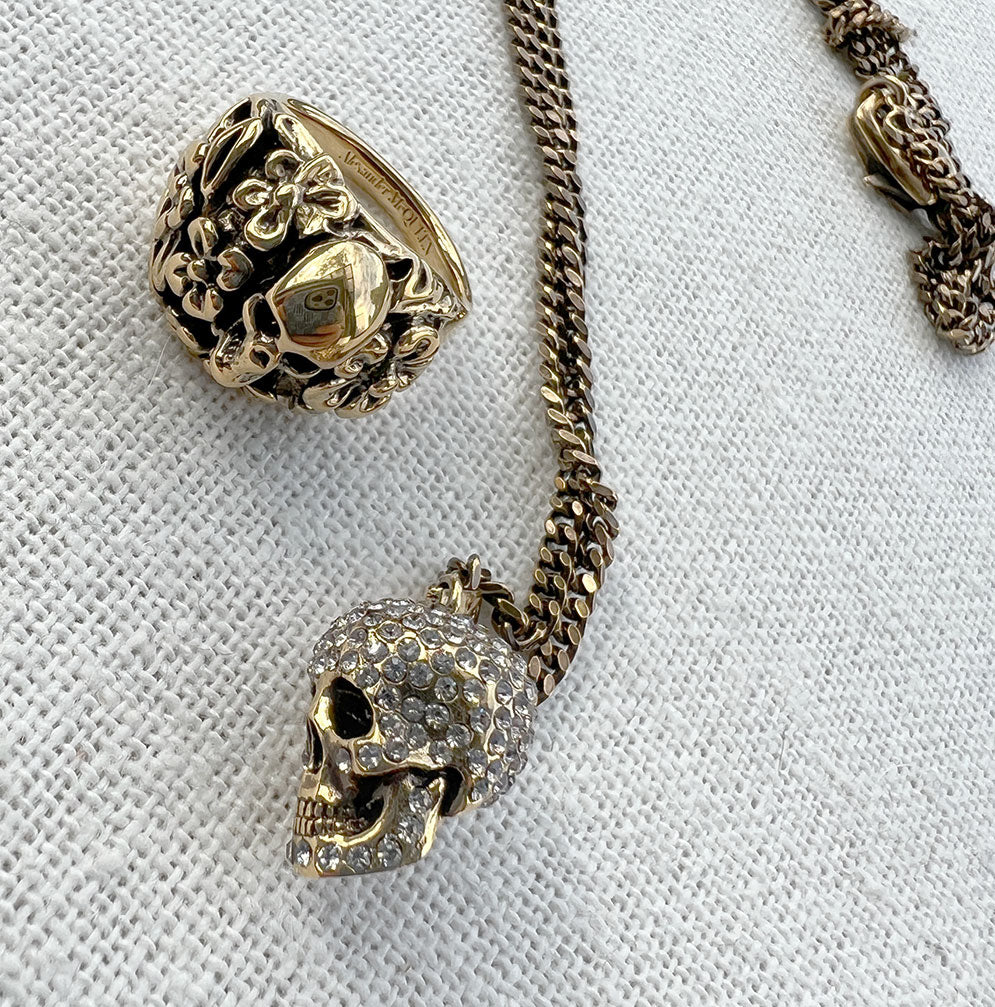 Alexander McQueen The Floral Skull Ring, Gold – CULTSTATUS