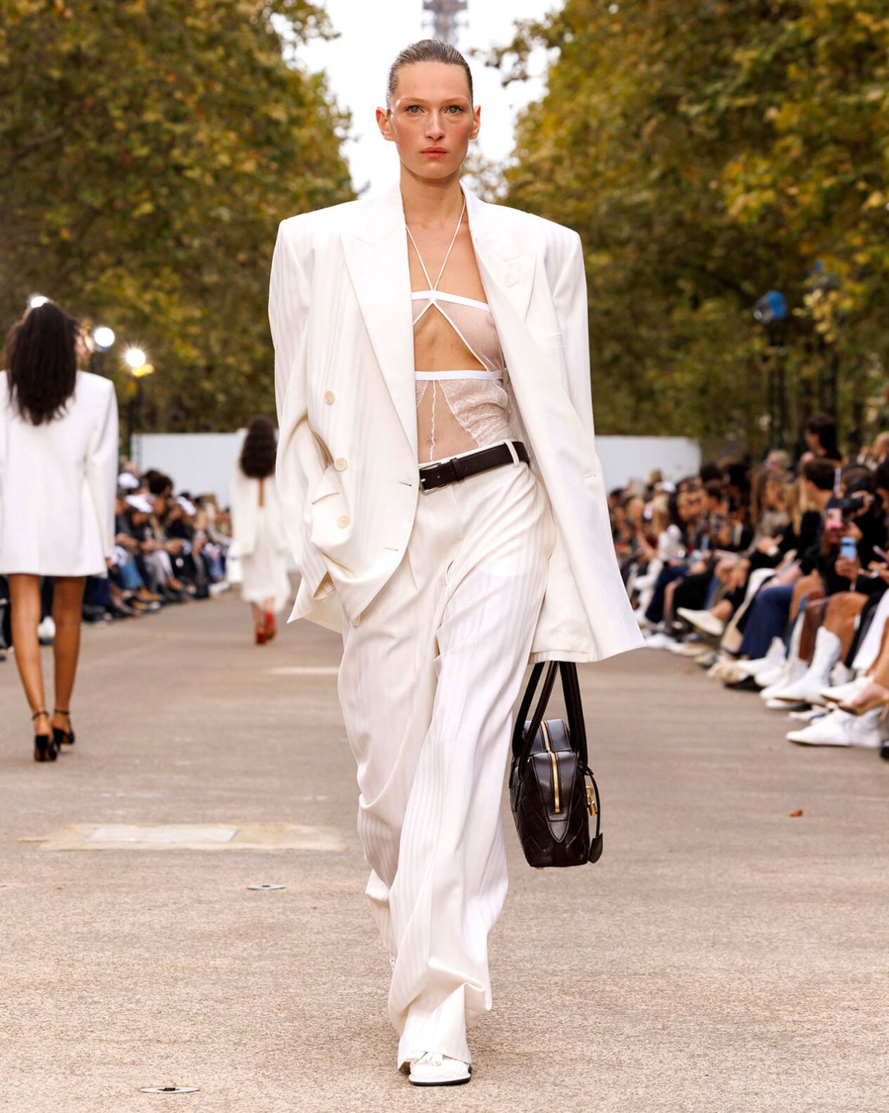 Runway Stella Mccartney Accessori Ryder Shoulder Bag, Black