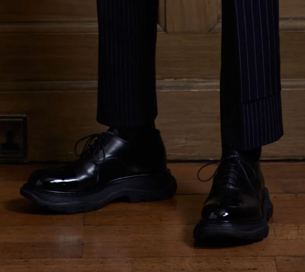Alexander McQueen Tread Derby Polished, Black – CULTSTATUS