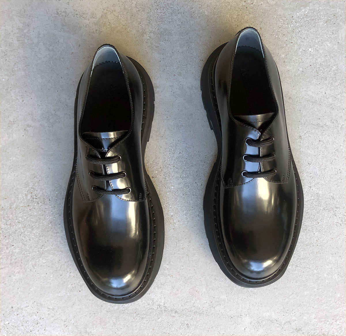 Alexander McQueen Tread Derby Polished, Black – CULTSTATUS