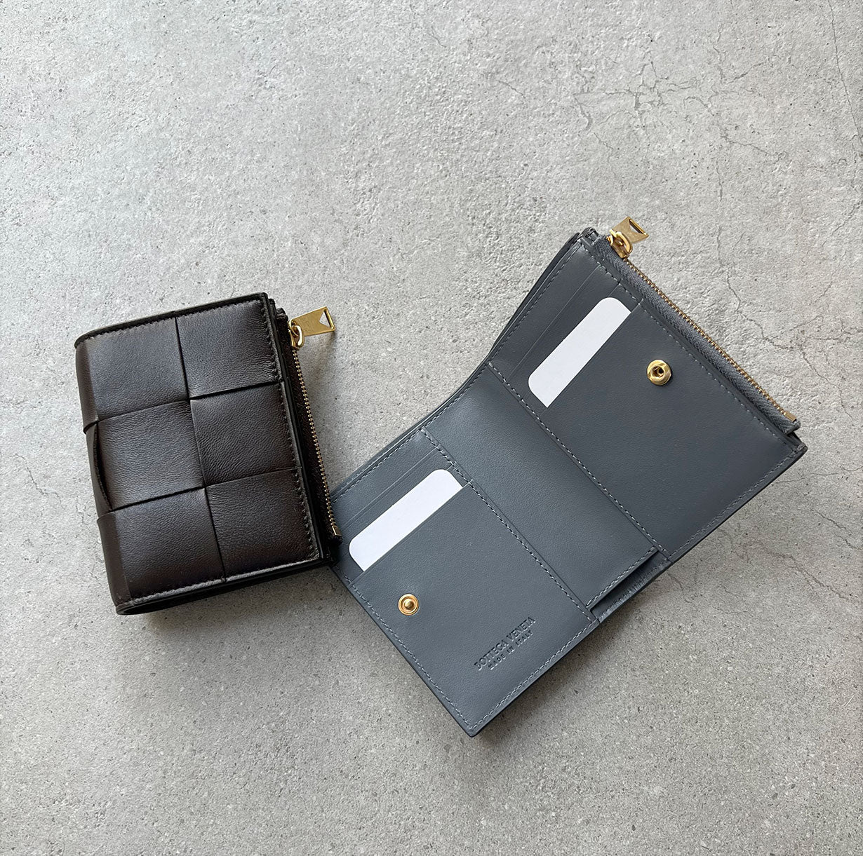 Bottega Veneta Bi-Fold Flat Wallet Intrecciato 19, Fondente