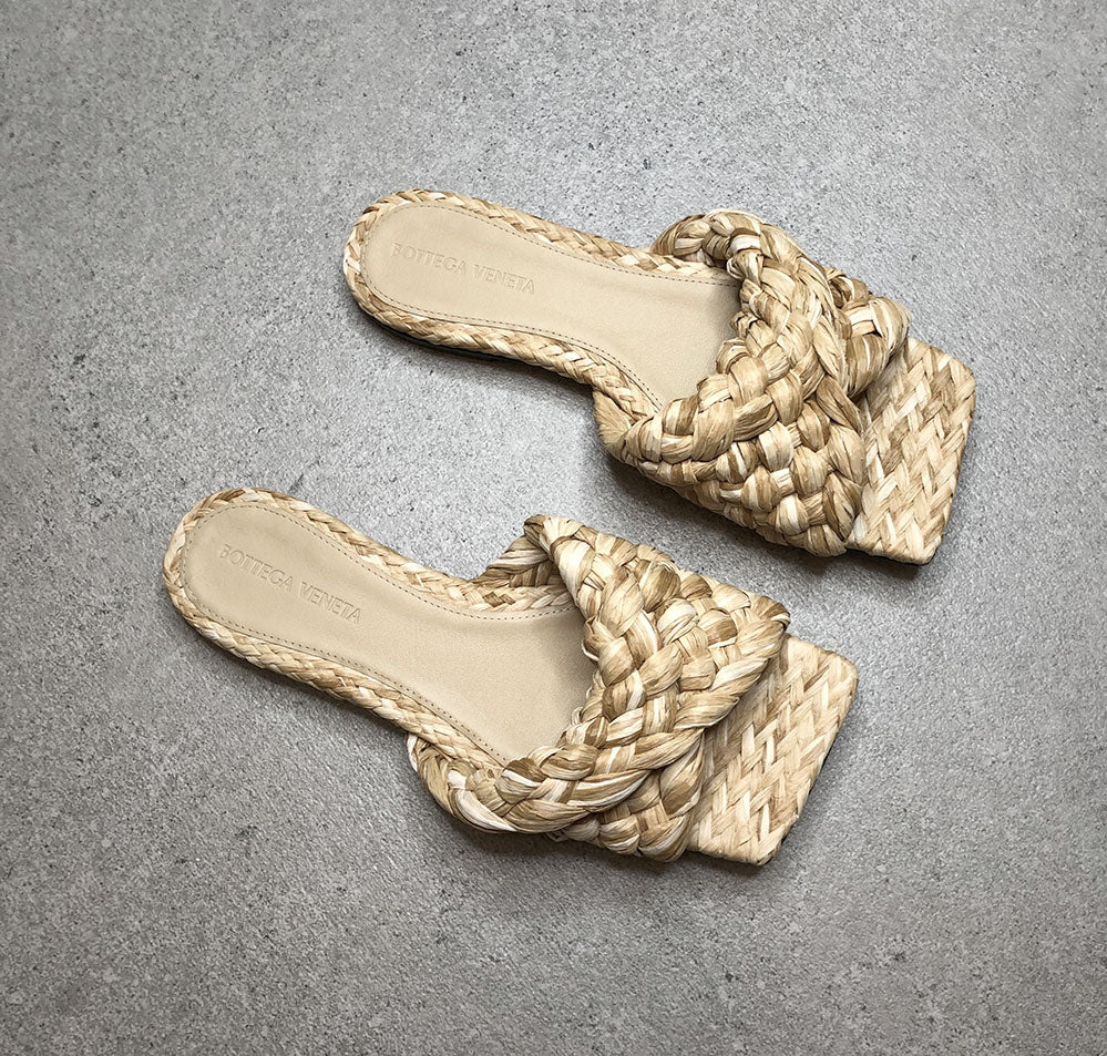 Bottega Veneta Twisted Rafia Flat Slide, Macadamia – CULTSTATUS