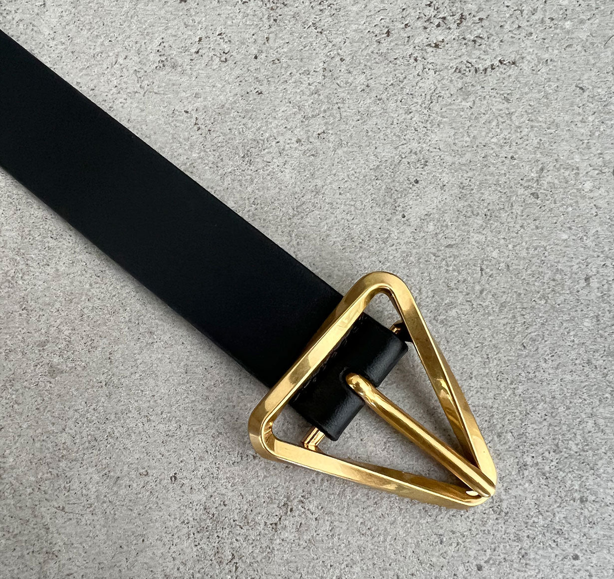 Bottega Veneta Grasp Belt 2.5cm, Black – CULTSTATUS Bottega Veneta Grasp Belt 2.5cm, Black – CULTSTATUS