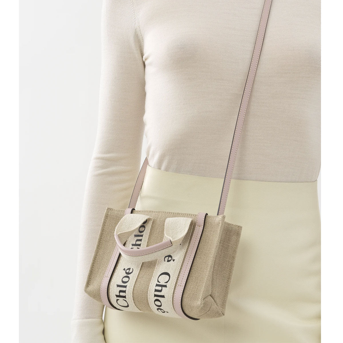 Chloe Woody Tote Mini Strap, White/Misty Lavender – CULTSTATUS Chloe Woody Tote Mini Strap, White/Misty Lavender – CULTSTATUS